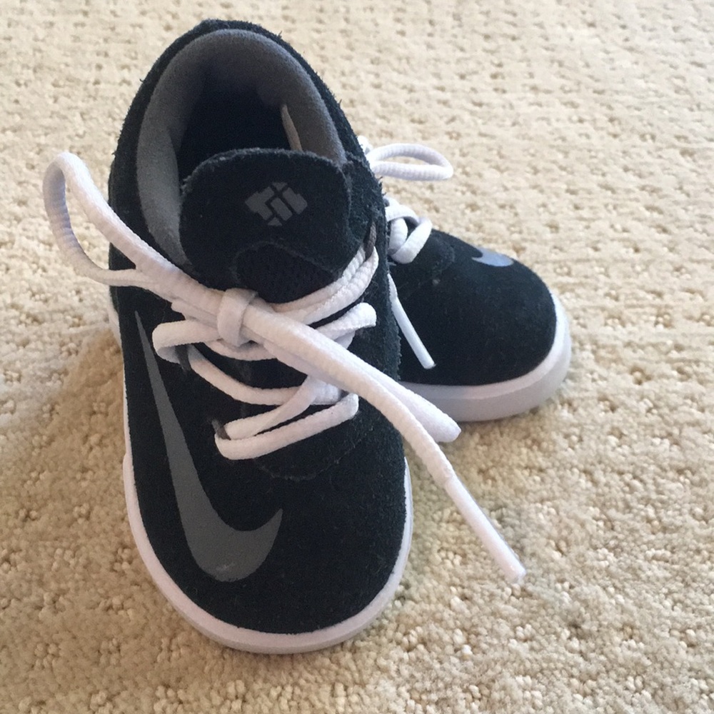 Infant Boys size 4 Nike’s